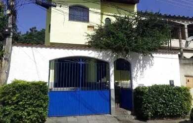 Imagem: A casa possui 3 Dormitórios, 3 Banheiros, 2 Vagas na garagem