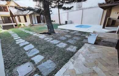 Imagem: A casa possui 3 Dormitórios, 4 Banheiros, 3 Vagas na garagem