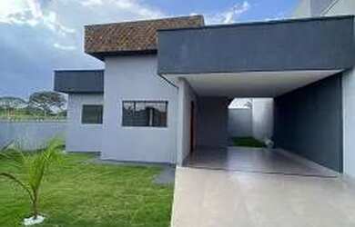 Imagem: A casa possui 2 Dormitórios, 2 Banheiros, 3 Vagas na garagem