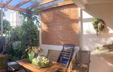 Imagem 1: Charmoso sobrado poucos passos mar de PEREQUE em Porto