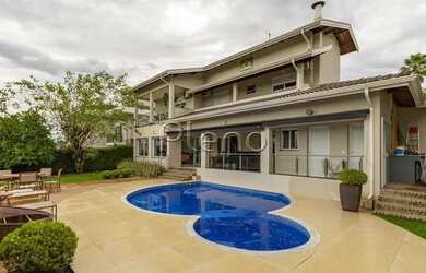 Imagem: A casa em condomínio possui 4 Dormitórios, 2 Banheiros, 4