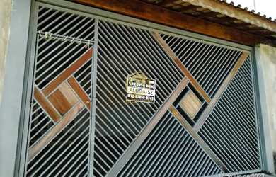 Imagem: A casa possui 2 Dormitórios, 1 Banheiro, 2 Vagas na garagem