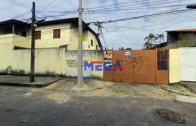 Imagem: A casa possui 3 Dormitórios, 2 Banheiros, 1 Vaga na garagem