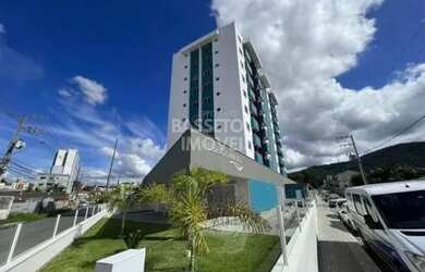 Imagem: O apartamento possui 2 Dormitórios, 1 Banheiro, 2 Vagas na