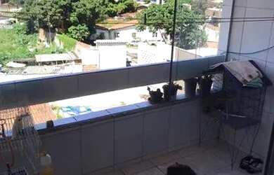 Imagem: O apartamento possui 3 Dormitórios, 1 Banheiro, 2 Vagas na