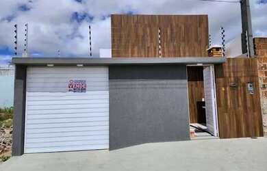 Imagem: A casa possui 3 Dormitórios, 2 Banheiros, 1 Vaga na garagem