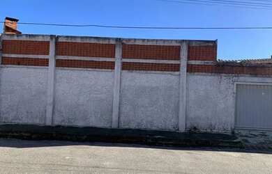 Imagem: A casa possui 3 Dormitórios, 5 Banheiros, 4 Vagas na garagem