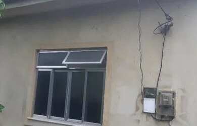 Imagem: A casa possui 2 Dormitórios, 1 Banheiro, 2 Vagas na garagem