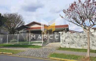 Imagem: A casa possui 5 Dormitórios, 2 Banheiros, 250m² de Área e