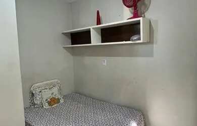 Imagem: O quarto possui Imóvel mobiliado e está localizado em Paço