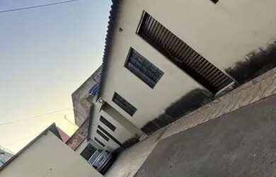 Imagem: A casa possui 1 Dormitório, 1 Banheiro e está localizado