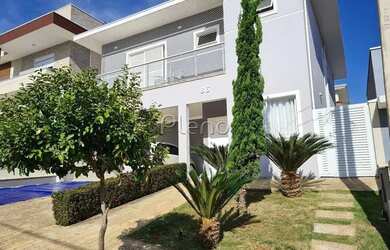 Imagem: A casa possui 3 Dormitórios, 2 Banheiros, 4 Vagas na garagem