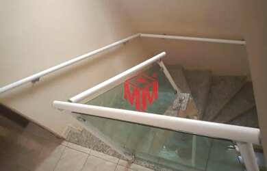 Imagem: A casa possui 3 Dormitórios, 1 Banheiro, 2 Vagas na garagem