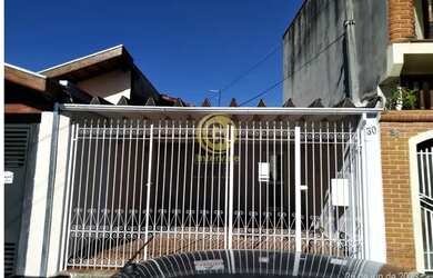 Imagem: A casa possui 2 Dormitórios, 2 Banheiros, 2 Vagas na garagem