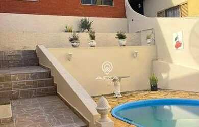 Imagem: A casa possui 3 Dormitórios, 3 Banheiros, 2 Vagas na garagem