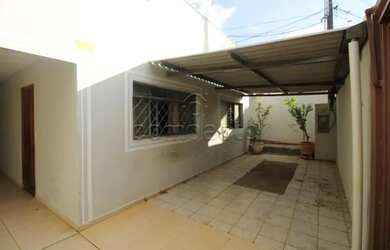 Imagem: A casa possui 2 Dormitórios, 2 Banheiros, 1 Vaga na garagem