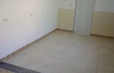 Imagem: A casa possui 1 Dormitório, 1 Banheiro e está localizado