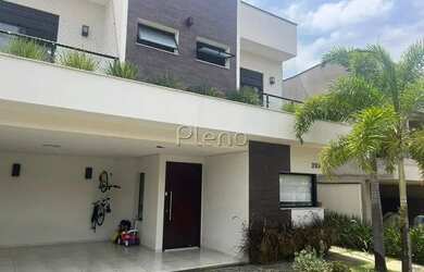 Imagem: A casa em condomínio possui 4 Dormitórios, 2 Banheiros, 4