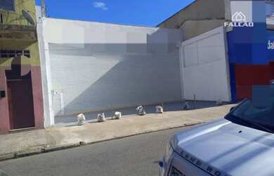 Imagem: O depósito possui 5 Vagas na garagem, 180m² de Área e está