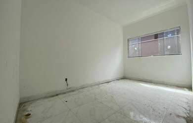 Imagem: A casa possui 3 Dormitórios, 2 Banheiros, 180m² de Área e