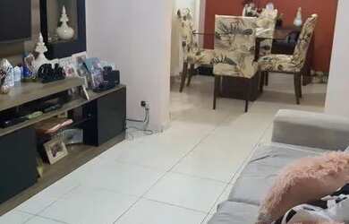 Imagem: A casa possui 3 Dormitórios, 2 Banheiros, 2 Vagas na garagem