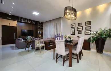 Imagem: A casa em condomínio possui 4 Dormitórios, 5 Banheiros, 2