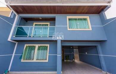 Imagem: A casa possui 4 Dormitórios, 3 Banheiros, 3 Vagas na garagem