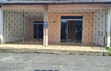 Imagem: A casa possui 2 Dormitórios, 2 Banheiros, 1 Vaga na garagem