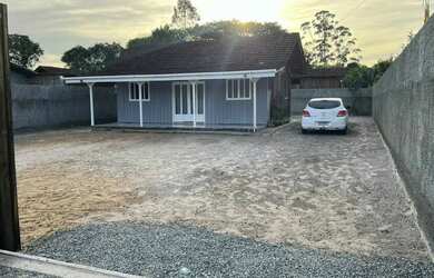 Imagem: A casa possui 2 Dormitórios, 1 Banheiro, 5 Vagas na garagem