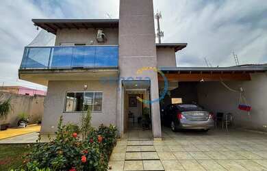 Imagem: A casa possui 4 Dormitórios, 3 Banheiros, 4 Vagas na garagem