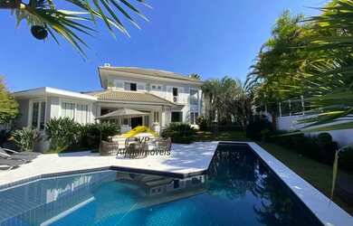 Imagem: A casa possui 4 Dormitórios, 5 Banheiros, 4 Vagas na garagem