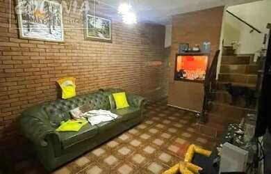 Imagem: A casa possui 3 Dormitórios, 3 Banheiros, 2 Vagas na garagem