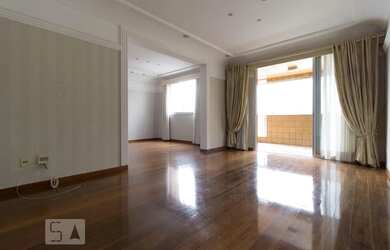 Imagem: O apartamento possui 4 Dormitórios, 2 Banheiros, 220m² de