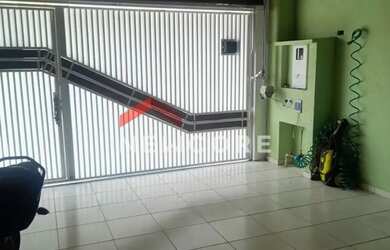 Imagem: A casa possui 3 Dormitórios, 3 Banheiros, 2 Vagas na garagem