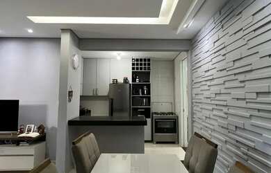 Imagem: A casa possui 3 Dormitórios, 1 Banheiro, 2 Vagas na garagem