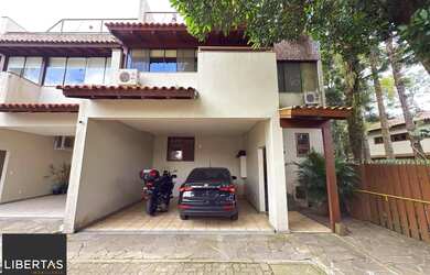 Imagem: A casa em condomínio possui 3 Dormitórios, 3 Banheiros, 2