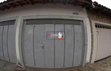 Imagem: A casa possui 1 Dormitório, 1 Banheiro, 1 Vaga na garagem