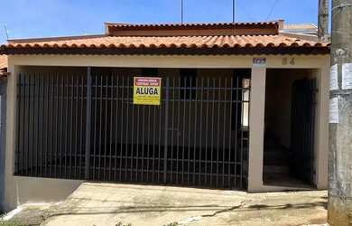 Imagem: A casa possui 2 Dormitórios, 1 Banheiro, 2 Vagas na garagem