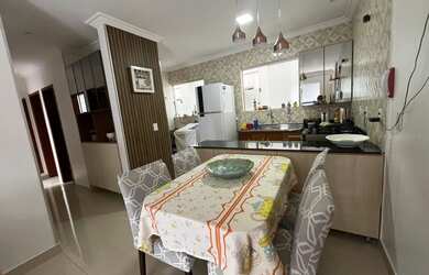 Imagem: O apartamento possui 3 Dormitórios, 1 Banheiro, 1 Vaga na garagem