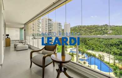 Imagem: O apartamento possui 4 Dormitórios, 5 Banheiros, 5 Vagas na