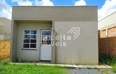 Imagem: A casa possui 2 Dormitórios, 1 Banheiro, 2 Vagas na garagem