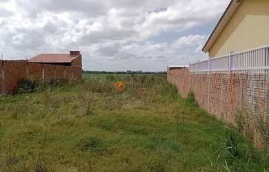 Imagem: O terreno possui 300m² de Área e está localizado em Três