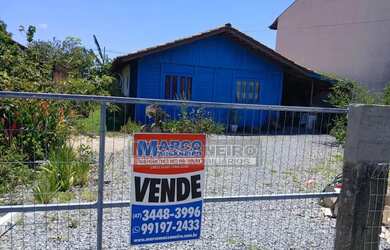 Imagem: A casa possui 2 Dormitórios, 1 Banheiro, 1 Vaga na garagem