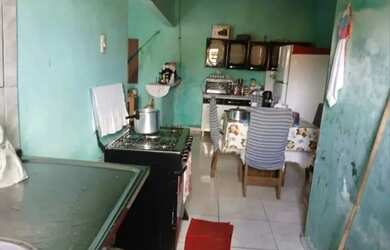 Imagem: A casa possui 2 Dormitórios, 1 Banheiro e está localizado