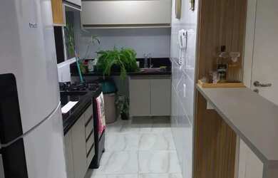 Imagem: O apartamento possui 2 Dormitórios, 1 Banheiro, 1 Vaga na garagem