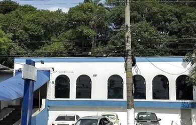 Imagem: O depósito possui 5 Vagas na garagem, 590m² de Área e está