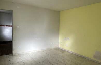 Imagem: A casa possui 1 Dormitório, 1 Banheiro, 70m² de Área e está