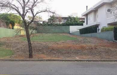 Imagem: O terreno possui 590m² de Área e está localizado em Bragança