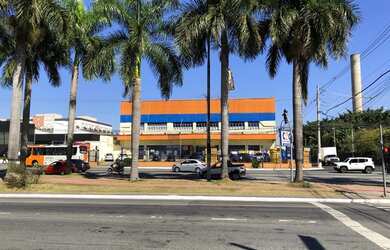 Imagem: O depósito possui 5 Vagas na garagem, 4.536m² de Área e