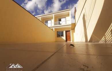 Imagem: A casa possui 2 Dormitórios, 2 Banheiros, 2 Vagas na garagem